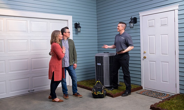 airquest-ductless-dealer-talking-to-homeowner_1