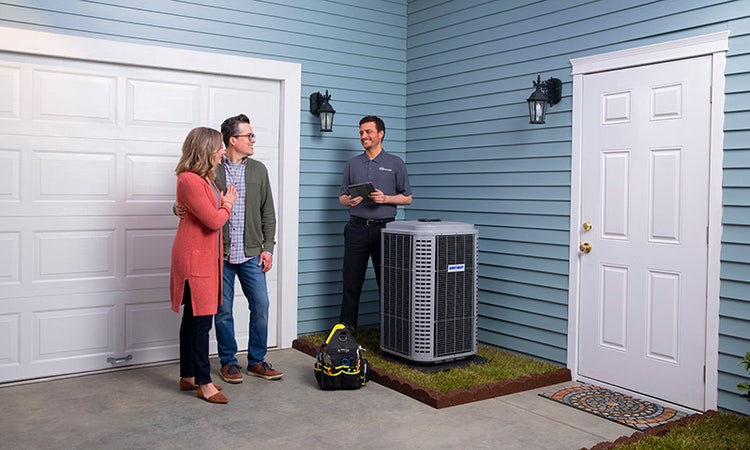 airquest-dealer-talking-to-homeowner-about-financing