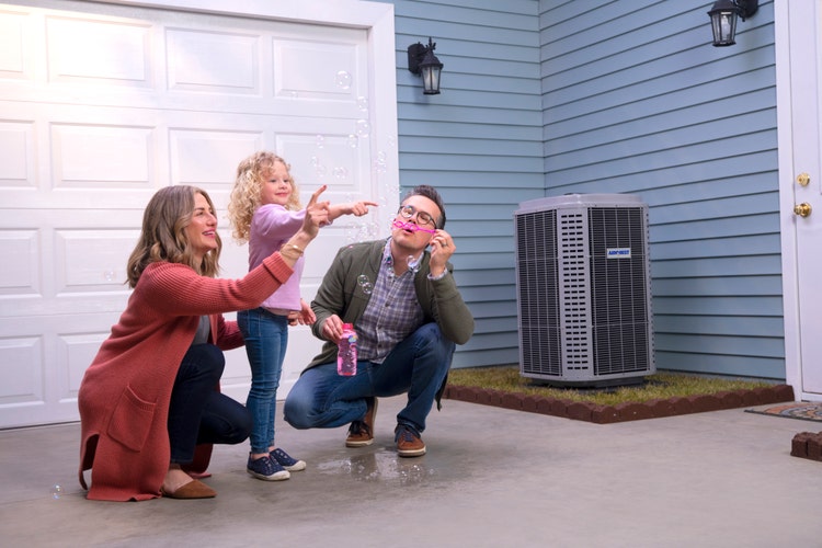 airquest-family-blowing-bubbles